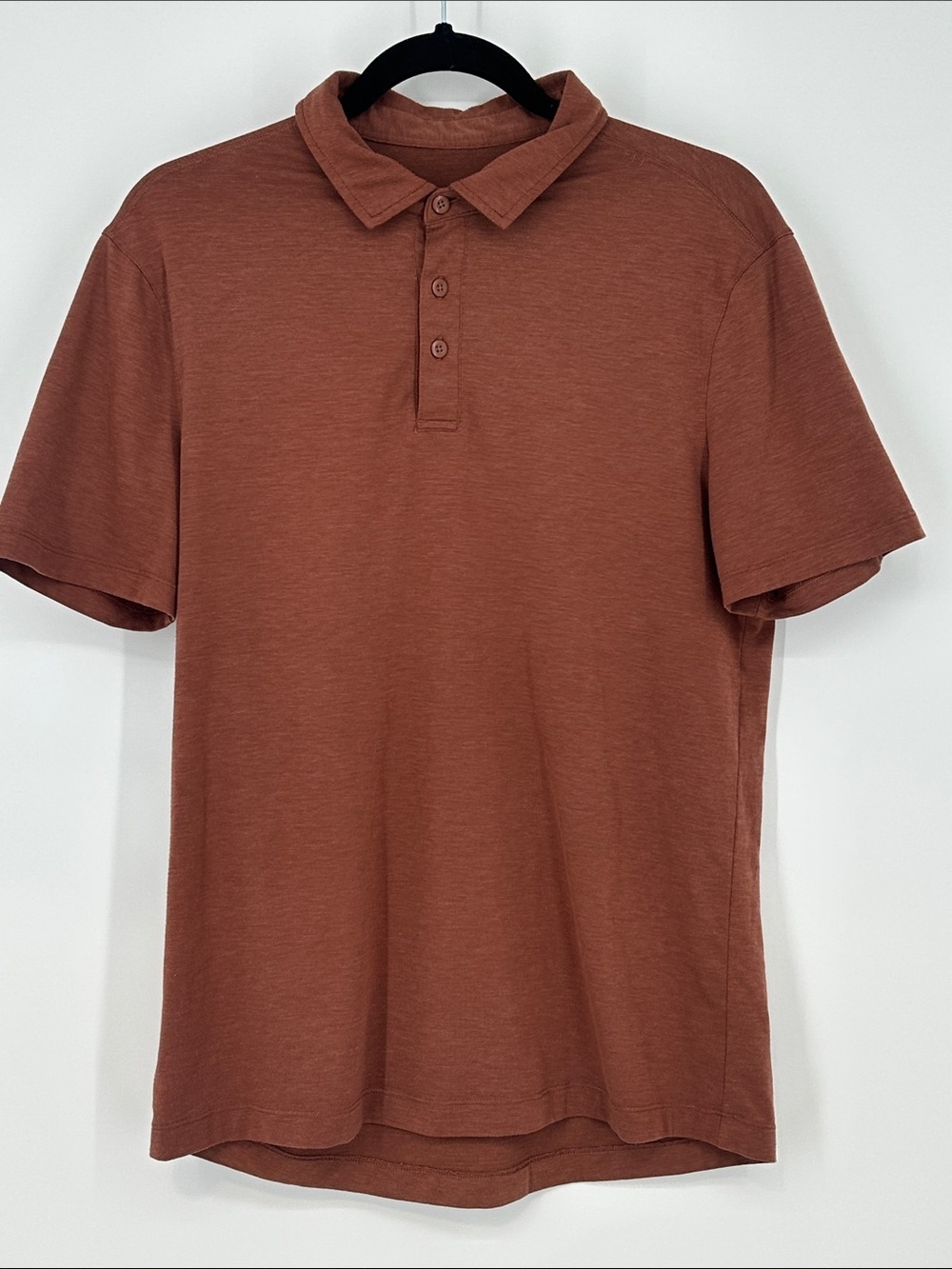 Men's Lululemon Short Sleeve Polo Shirt in Rust - Approx. Size Small